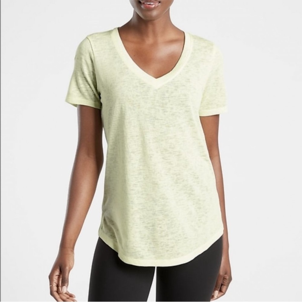 Athleta Breezy Scoop V Tee Tequila Light Lime Green Small